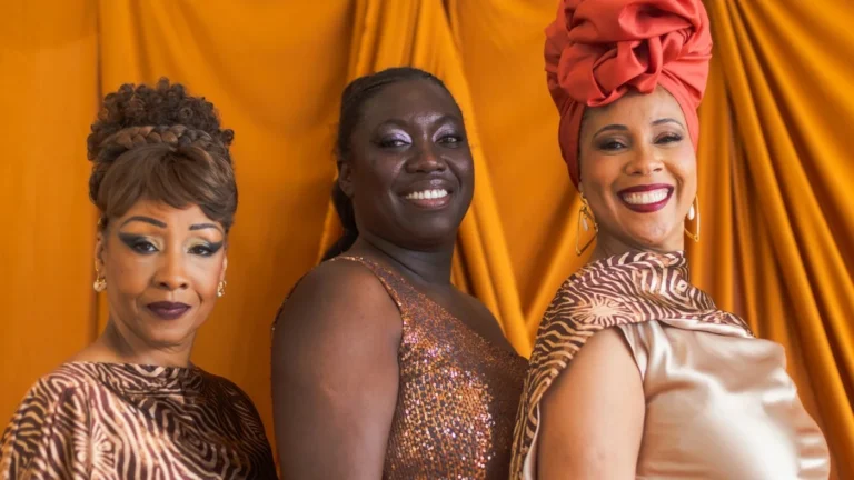Guerreiras: espetáculo no Rio que celebra trajetórias de mulheres negras com música e teatro Guerreiras: espetáculo no Rio que celebra trajetórias de mulheres negras com música e teatro