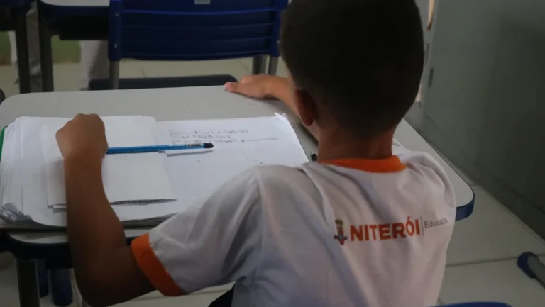 Niterói destaca-se no Ideb e lidera entre grandes municípios em avanço educacional Niterói destaca-se no Ideb e lidera entre grandes municípios em avanço educacional