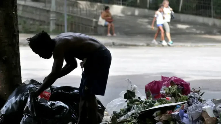 Rio de Janeiro cria Comitê Pop Rua com participação igualitária da sociedade civil Rio de Janeiro cria Comitê Pop Rua com participação igualitária da sociedade civil