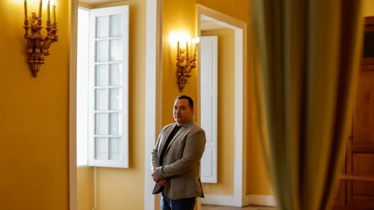 Justiça Suspende Retorno do Príncipe ao Palácio do Grão-Pará em Petrópolis Justiça Suspende Retorno do Príncipe ao Palácio do Grão-Pará em Petrópolis