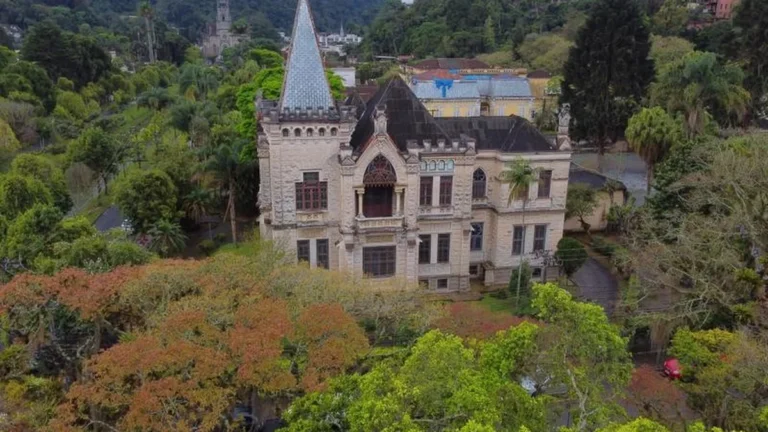 Castelos Centenários no Rio: História e Beleza que Resistiram ao Tempo Castelos Centenários no Rio: História e Beleza que Resistiram ao Tempo
