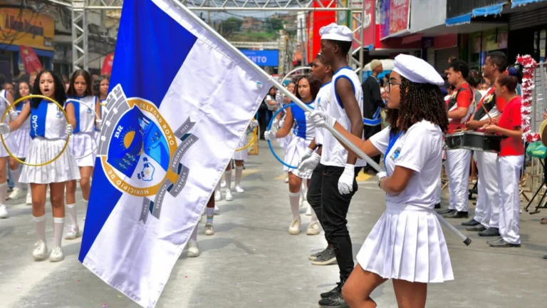 Desfile Cívico em Belford Roxo reúne 24 escolas e mais de 2.600 participantes Desfile Cívico em Belford Roxo reúne 24 escolas e mais de 2.600 participantes