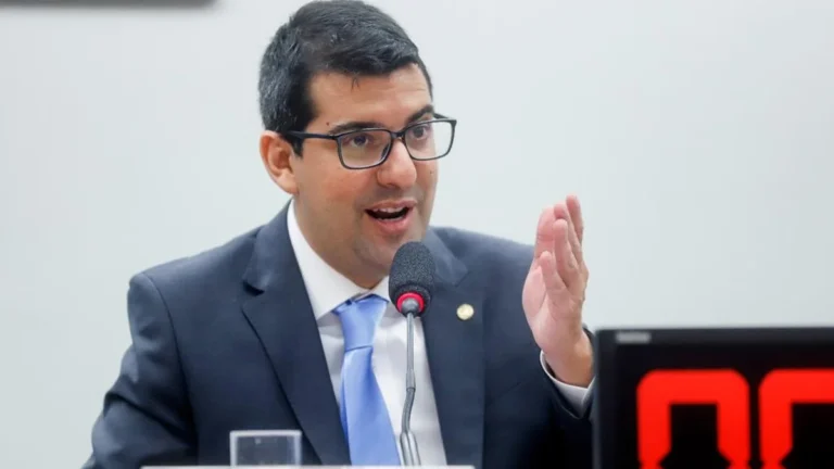 Marcelo Queiroz: O Candidato dos Universitários para Deputado Federal no Rio Marcelo Queiroz: O Candidato dos Universitários para Deputado Federal no Rio