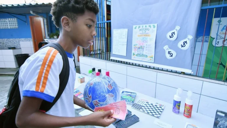 Matemática do sucesso: como a moeda Bufunfa Negros transforma o ensino em Nova Iguaçu