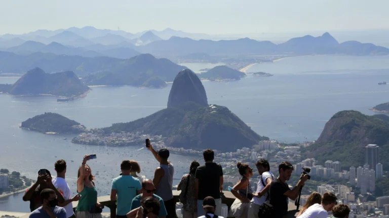 Turismo no Rio movimenta R$ 22,5 bilhões e impulsiona economia local Turismo no Rio movimenta R$ 22,5 bilhões e impulsiona economia local