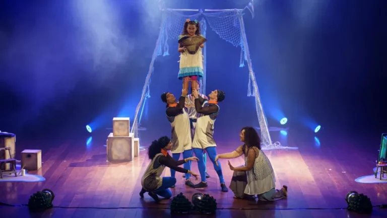 Espetáculo no Theatro Municipal de Niterói traz cultura caiçara de Itaipu à cena Espetáculo no Theatro Municipal de Niterói traz cultura caiçara de Itaipu à cena