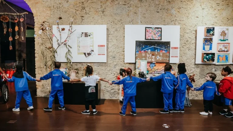 Estudantes da Rede Municipal de Niterói expõem projetos científicos e artísticos no Museu Janete Costa Estudantes da Rede Municipal de Niterói expõem projetos científicos e artísticos no Museu Janete Cos
