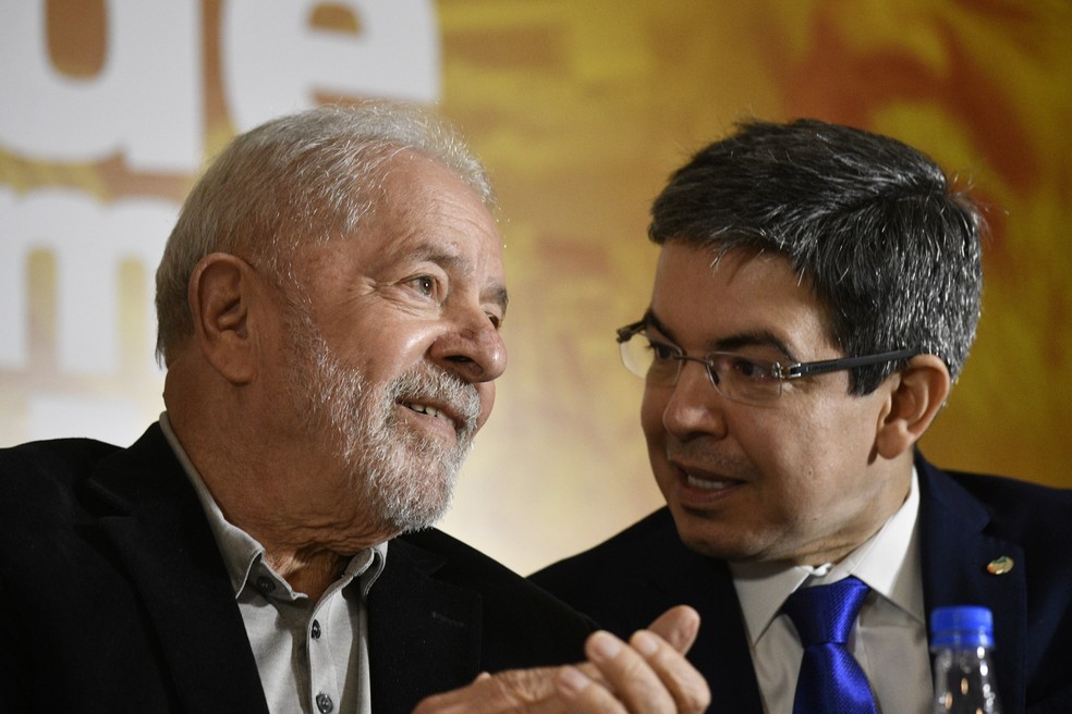 Governo não enviará mensagem para alterar meta fiscal na lei de diretrizes orçamentárias, diz Randolfe