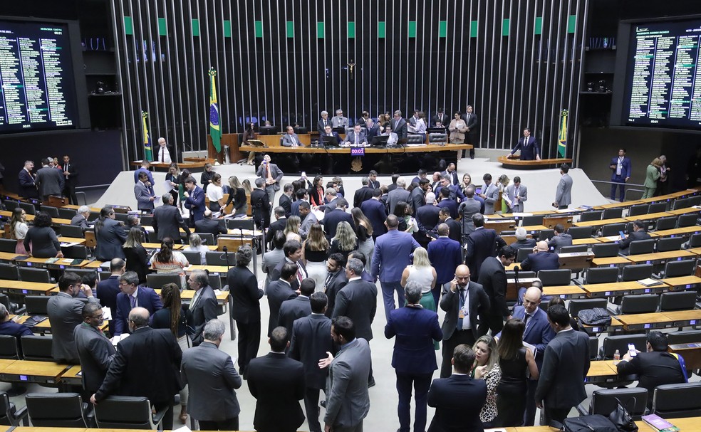 Oposição empareda governistas com pautas ideológicas em ano de eleições municipais