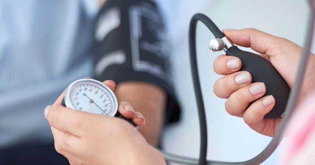 “IA Inova na Detecção de Pressão Alta Crônica pela Voz com Precisão de 84%”