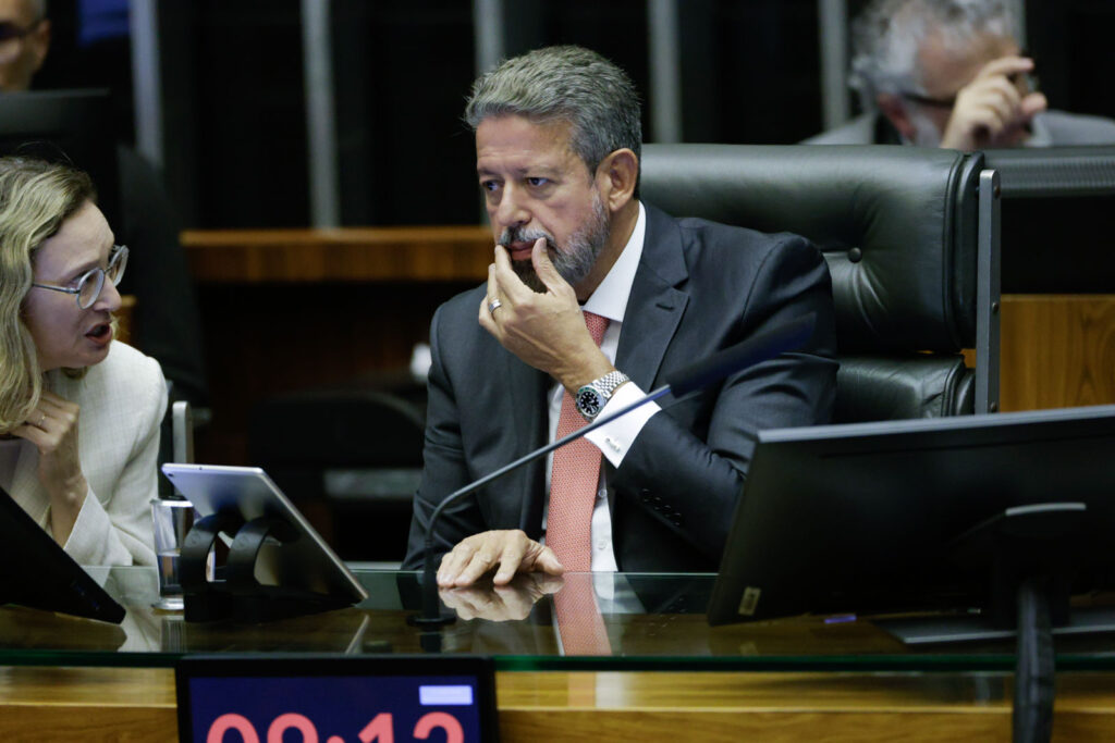 Análise: Lira Enfrenta Desafios na Sucessão da Câmara dos Deputados