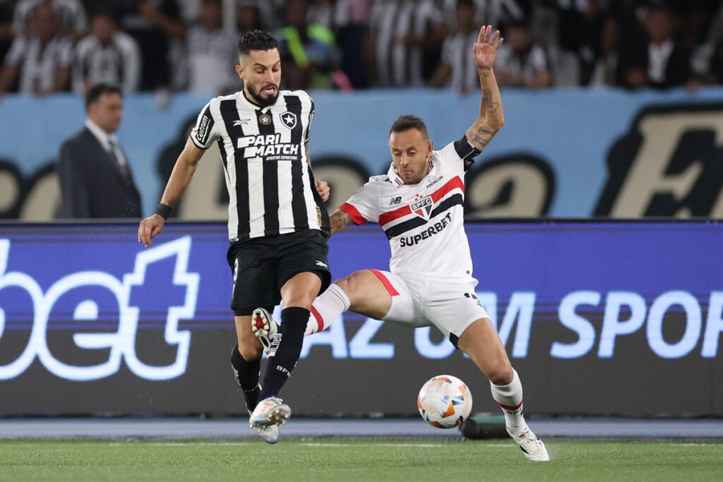 Botafogo e São Paulo empatam em duelo pela Libertadores antes de jogos no DF