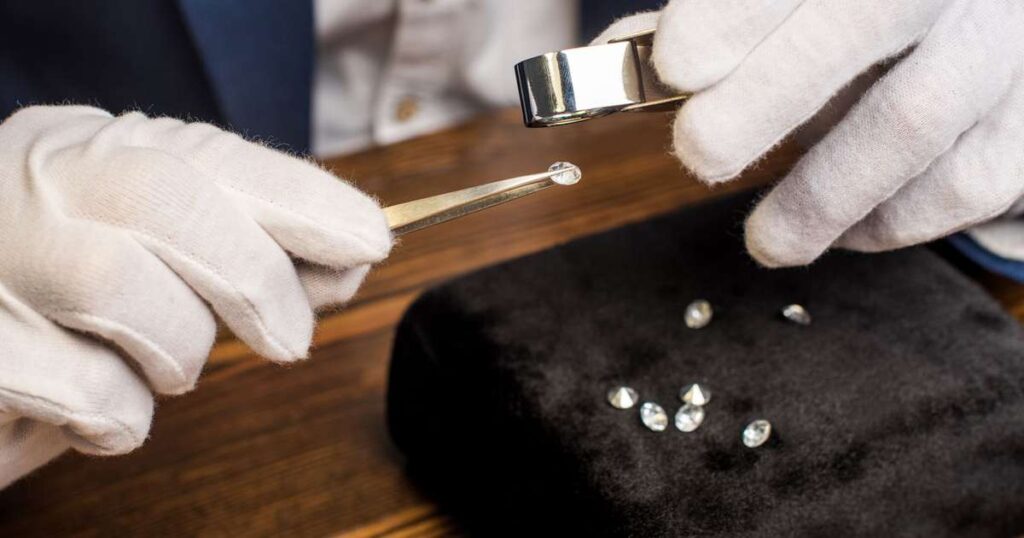 Descubra como cinzas de cremados podem ser convertidas em diamantes preciosos