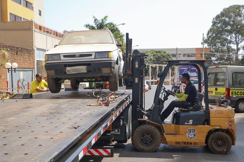 DF Livre de Carcaças: mais de 40 veículos abandonados removidos em Águas Claras