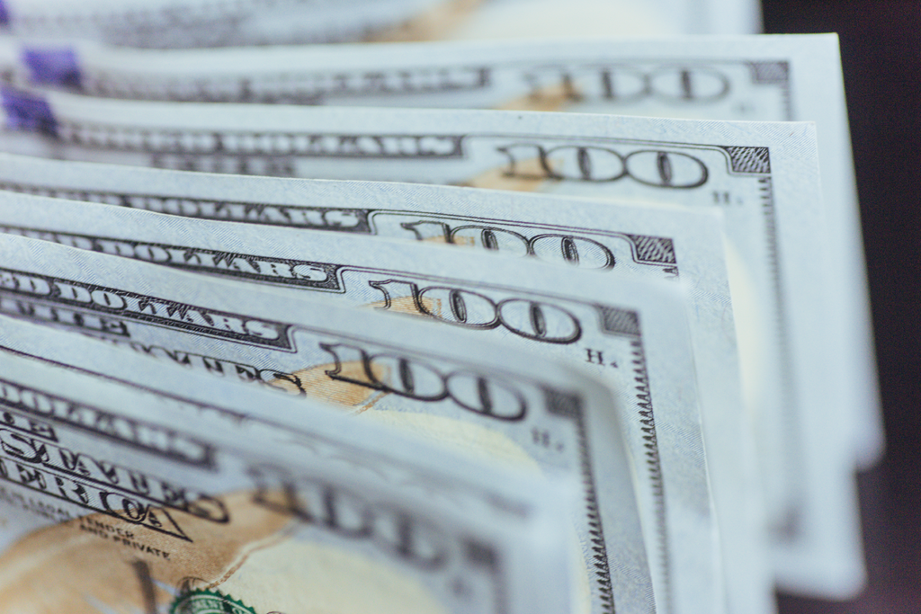 Dólar tem leve variação em relação ao real à espera de decisão do Fed e do Banco Central