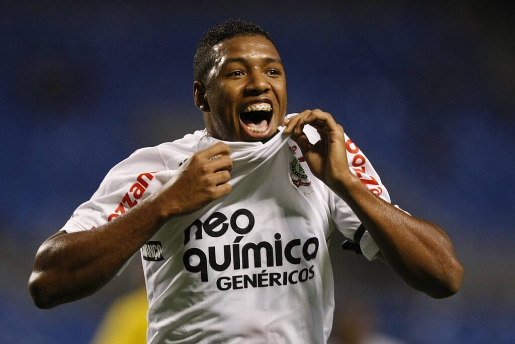 Ex-jogador do Corinthians sofre golpe e perde R$ 45 milhões em criptomoedas