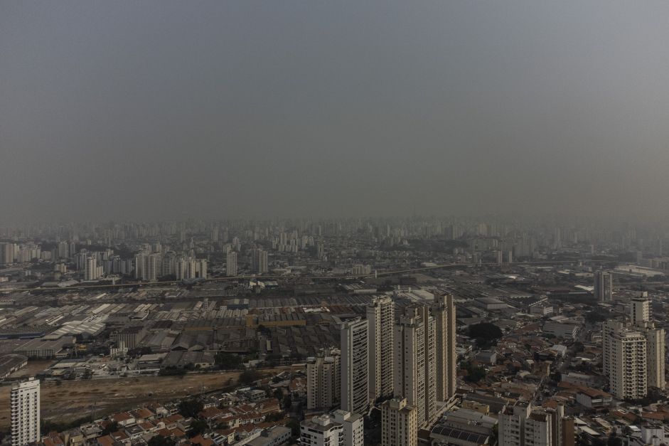 Incêndios no Brasil Elevam Níveis Perigosos de Gás na Atmosfera, Afirmam Especialistas da MetSul