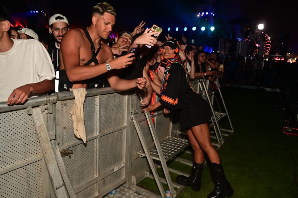 Rock in Rio 2023: Celebridades Aproveitam Primeiro Dia do Festival com Ludmilla e Travis Scott