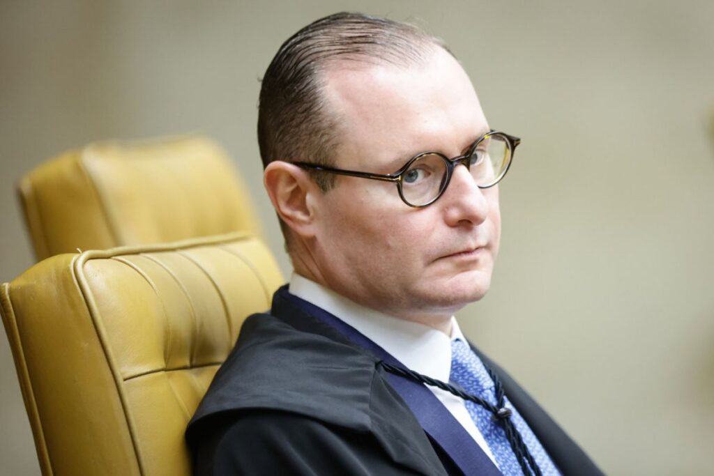 Zanin Interrompe Análise de Prova Obtida de Celular no Local do Crime