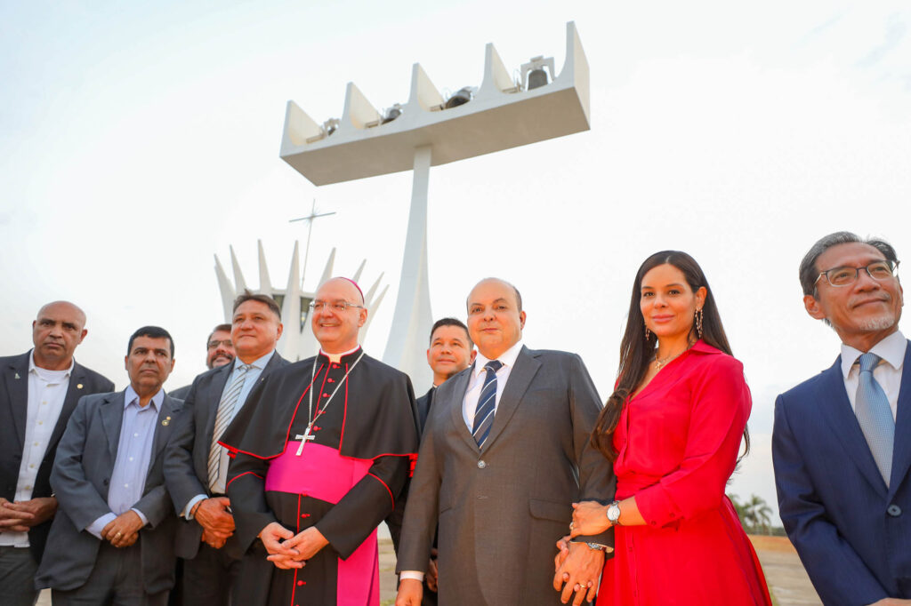 Sinos da Catedral Metropolitana de Brasília são restaurados e voltam a tocar após seis anos de silêncio