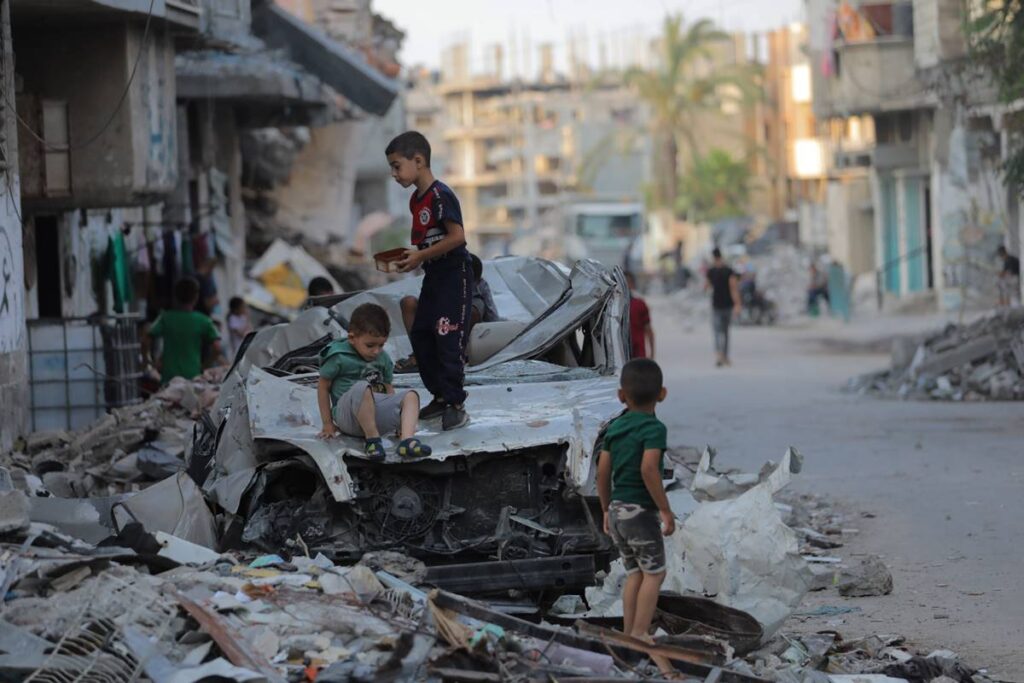 Um Ano de Conflito em Gaza: Milhares Protestam nas Ruas da Europa Contra a Guerra