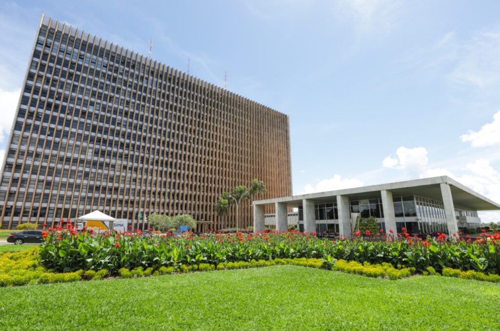 “Ouvidoria-Geral do DF: Fomentando a Participação Cidadã e a Transparência”