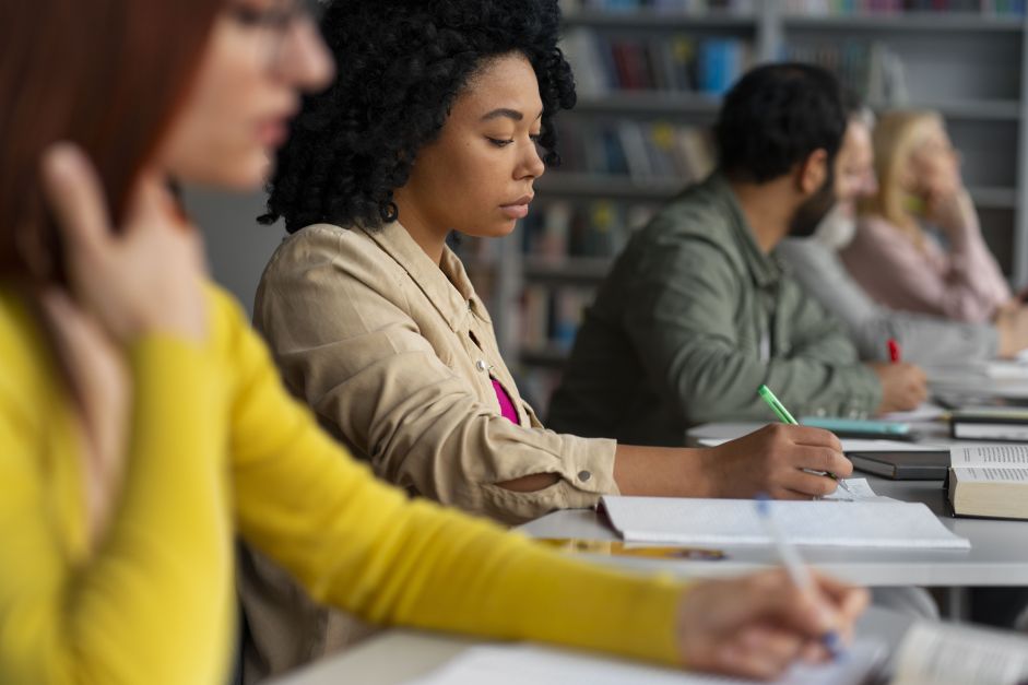 “Preconceito e Discriminação Impactam o Desempenho Acadêmico de Estudantes Negros”