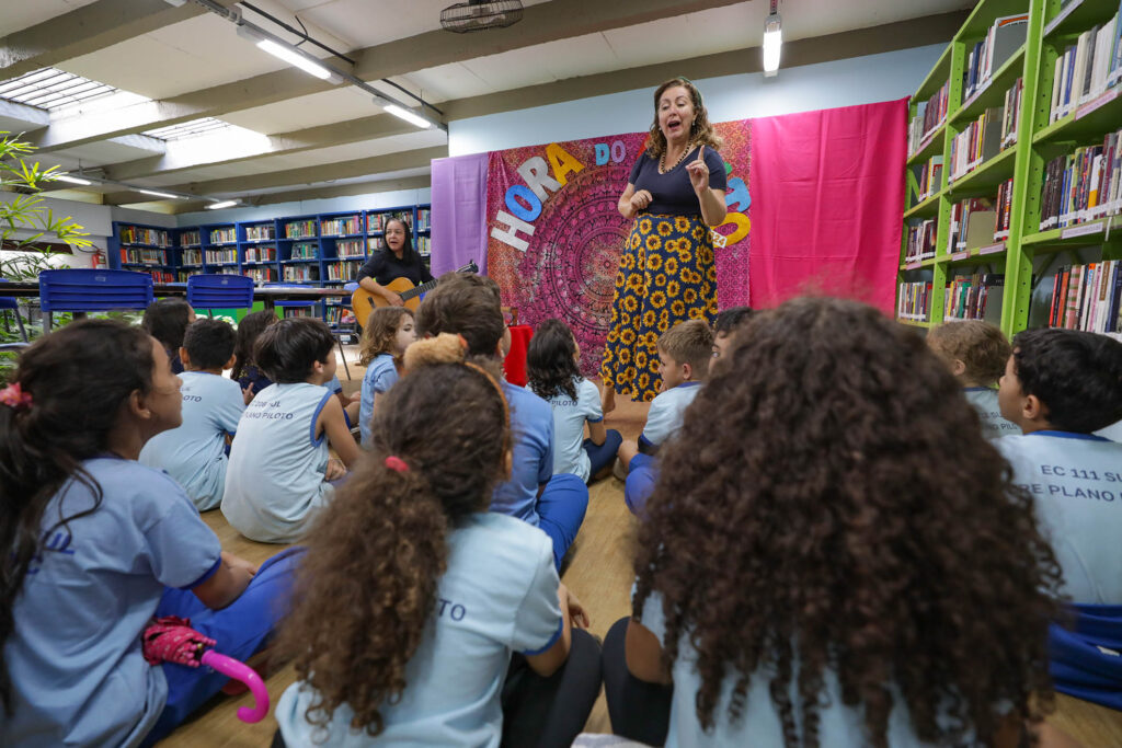 Bibliotecas Escolares Comunitárias: Espaços de Inclusão Social Abertos à Comunidade