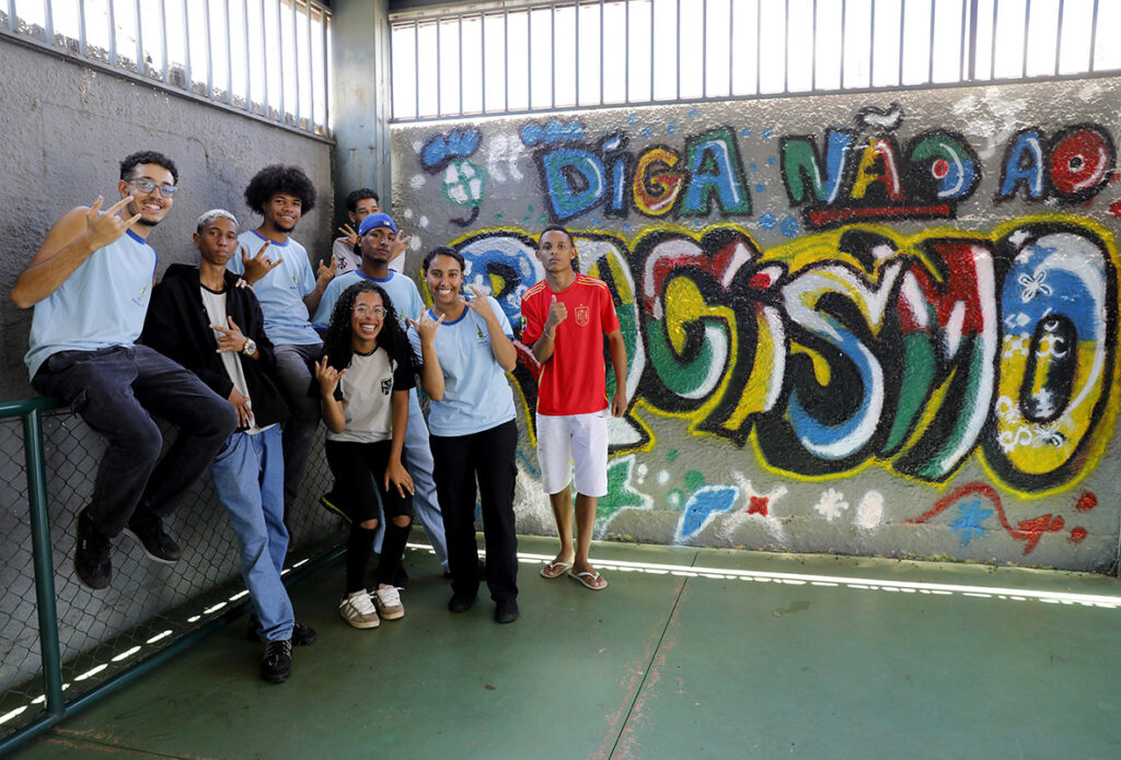 Projeto Antirracista Promove a Formação da Identidade de Jovens Negros na Educação Pública