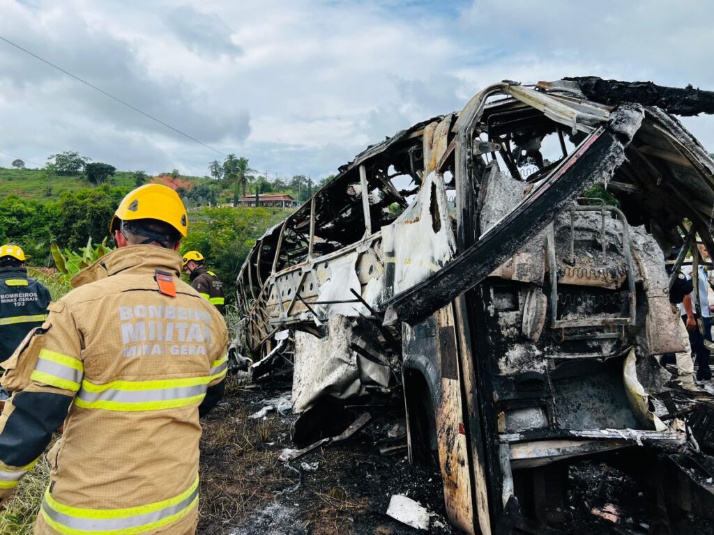Acidente de Ônibus em MG: 45 Passageiros Envolvidos e Lista de Nomes Disponível