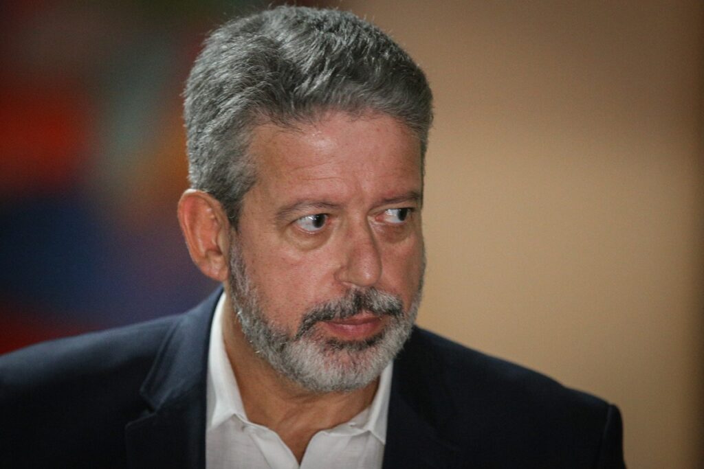 “Lira Defende Emendas: ‘Cumprimos Todas as Leis e Critérios’”