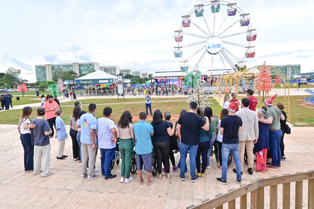 Pacientes Psiquiátricos do HBDF Participam do Projeto “Nosso Natal” na Esplanada