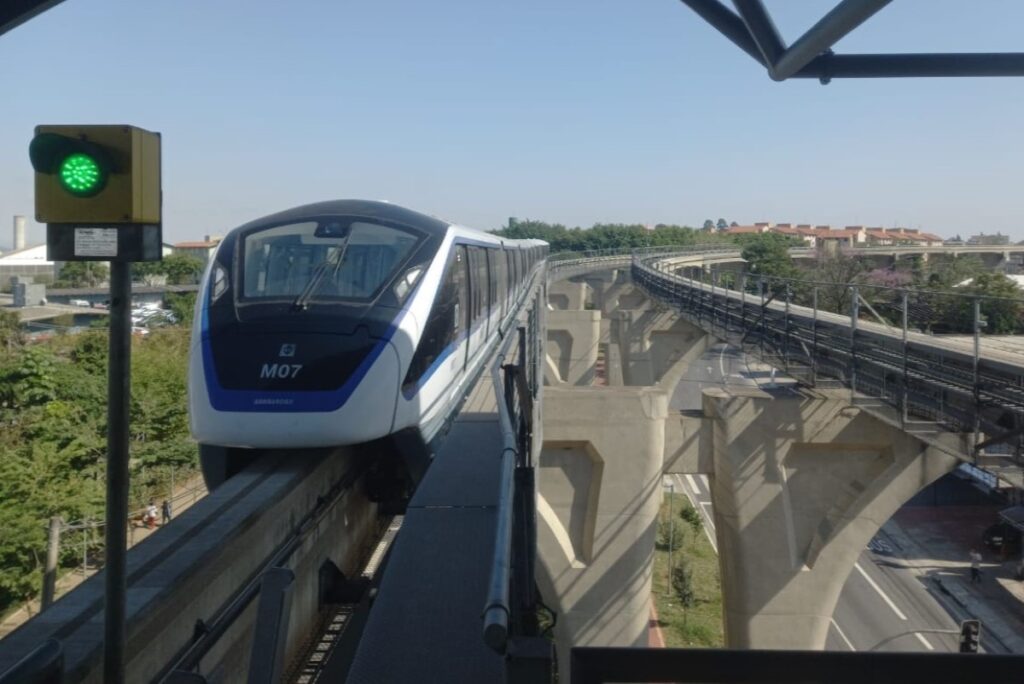 TJSP obriga Metrô a indenizar mulher após acidente no monotrilho que resultou em fratura na perna