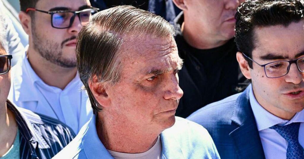 “Bolsonaro, Carlos e Ramagem Indiciados pela PF por ‘Abin Paralela’: Compreenda as Acusações”
