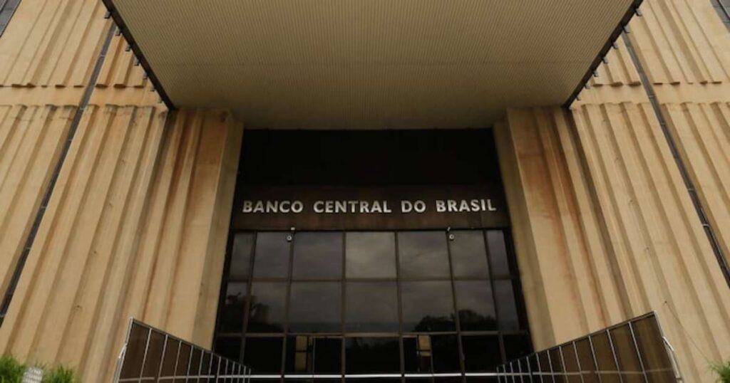 “Selic em 15%: Impacto dos Juros na Eleição de Lula”