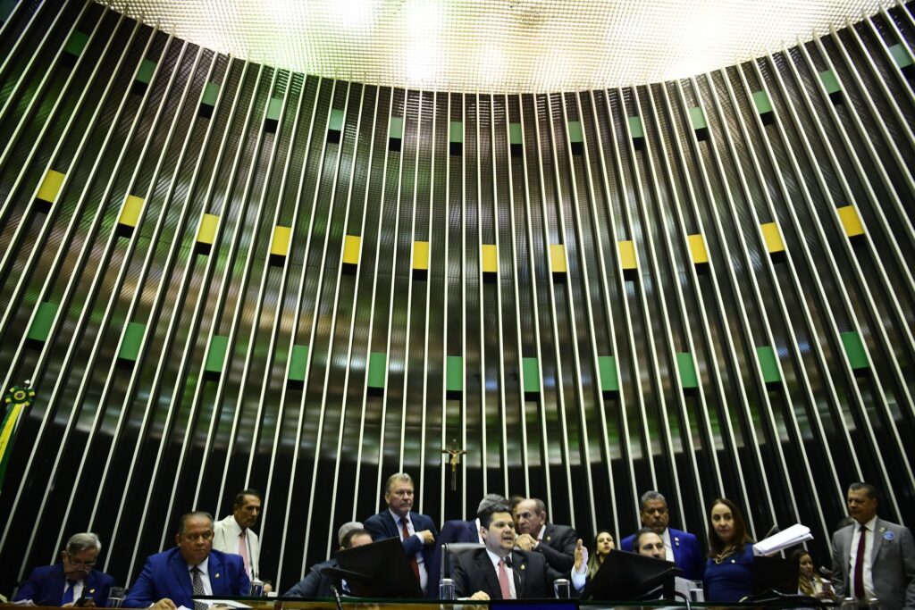 Congresso Ignora Governo e Facilita Regras do BPC, Aumentando Pressão Sobre o Orçamento
