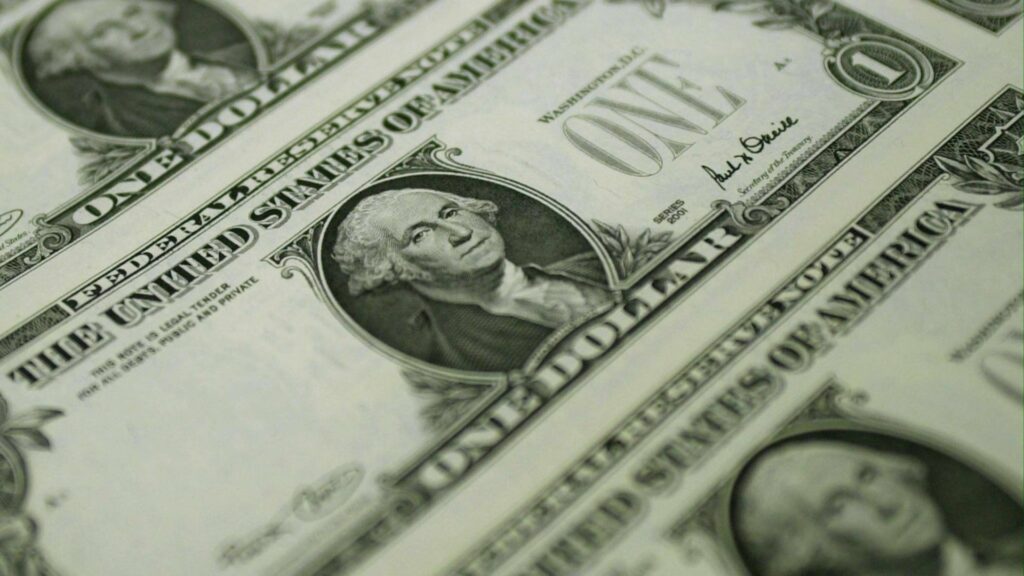 Dólar fecha estável à véspera da decisão do Banco Central sobre taxa de juros
