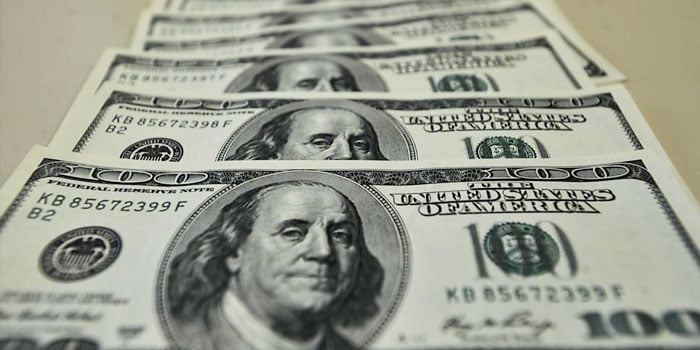 Dólar Registra Pequena Alta no Mercado Externo, Permanecendo Abaixo de R$5,50