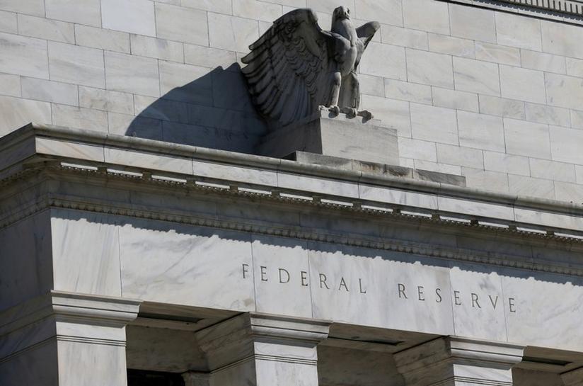 Fed mantém taxa de juros estável e projeta dois cortes em 2025, com afrouxamento limitado no futuro