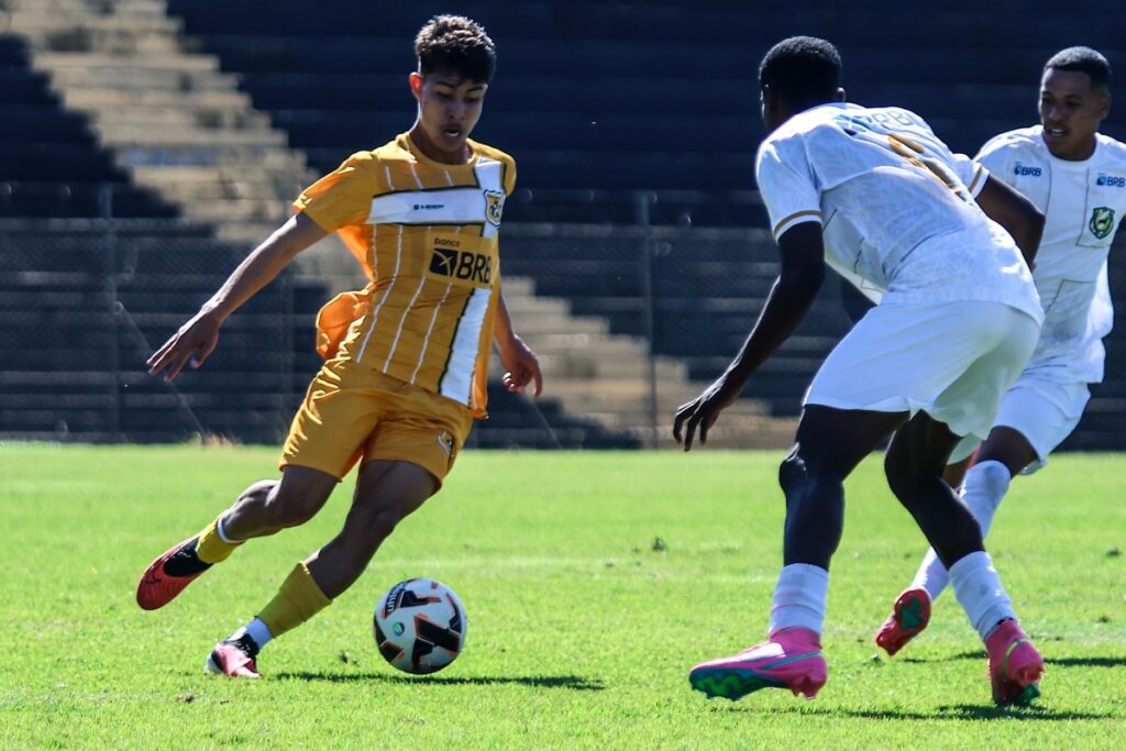 Fim de Semana Esportivo no DF: Decisões no Futebol de Base e Série D Imagem do artigo