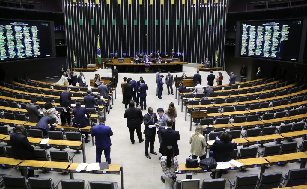 Governistas Reagem ao Tarifaço de Trump; Oposição Pede Convocação de Ministros Imagem do artigo