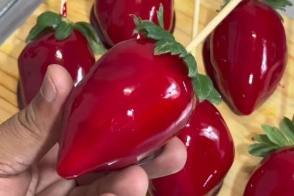 Frenesi do Morango do Amor: Mercado Surpreendido por Explosão nas Vendas Imagem do artigo