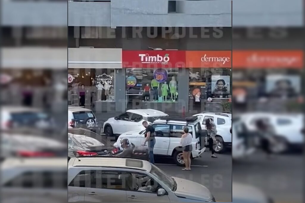 Mulheres Enfrentam Policial e Salvam Criança em Situação de Terror Imagem do artigo