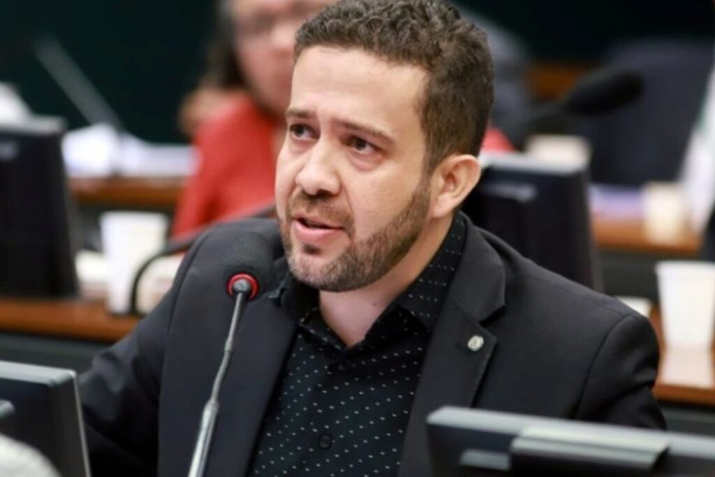 Janones Anuncia Recurso Contra Suspensão de 90 Dias na Câmara Imagem do artigo