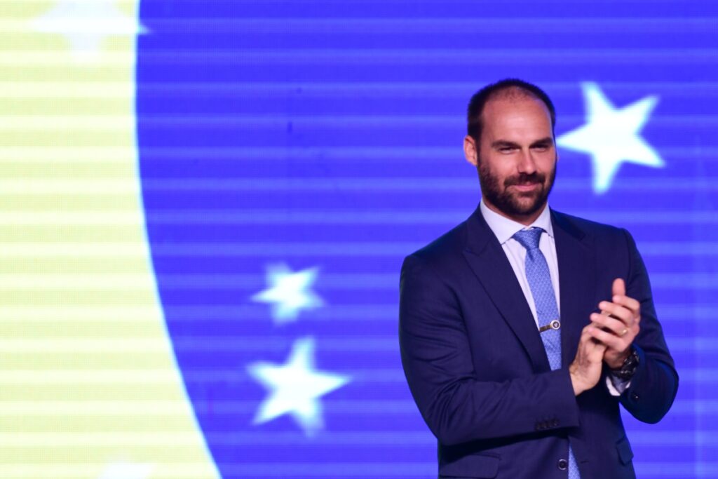 Eduardo Bolsonaro Defende Sanções a Alexandre de Moraes em Entrevista Imagem do artigo