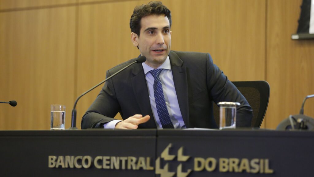Gabriel Galípolo Enviará Carta ao Ministério da Fazenda Após Exceder Teto da Inflação Imagem do artigo