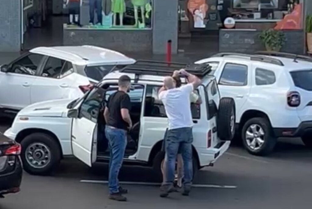 Violência Policial Choca em Semana do ECA: Pai e Filho Agredidos em Ação Controverso Imagem do artigo