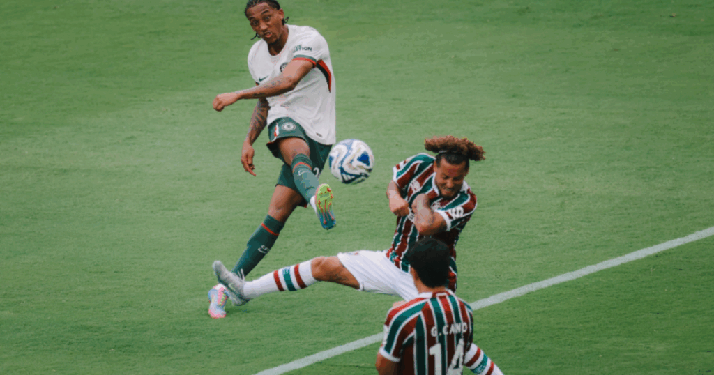 Filho de Astro do Botafogo se Destaca no Futebol, Mas Carrega Histórico Polêmico Imagem do artigo