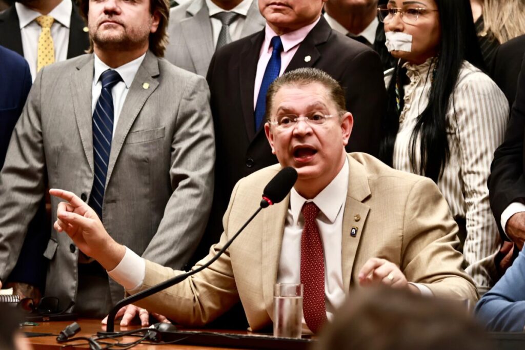 Sóstenes Cavalcante Chama Moraes de ‘Psicopata Institucional’ em Crítica Ácida Imagem do artigo