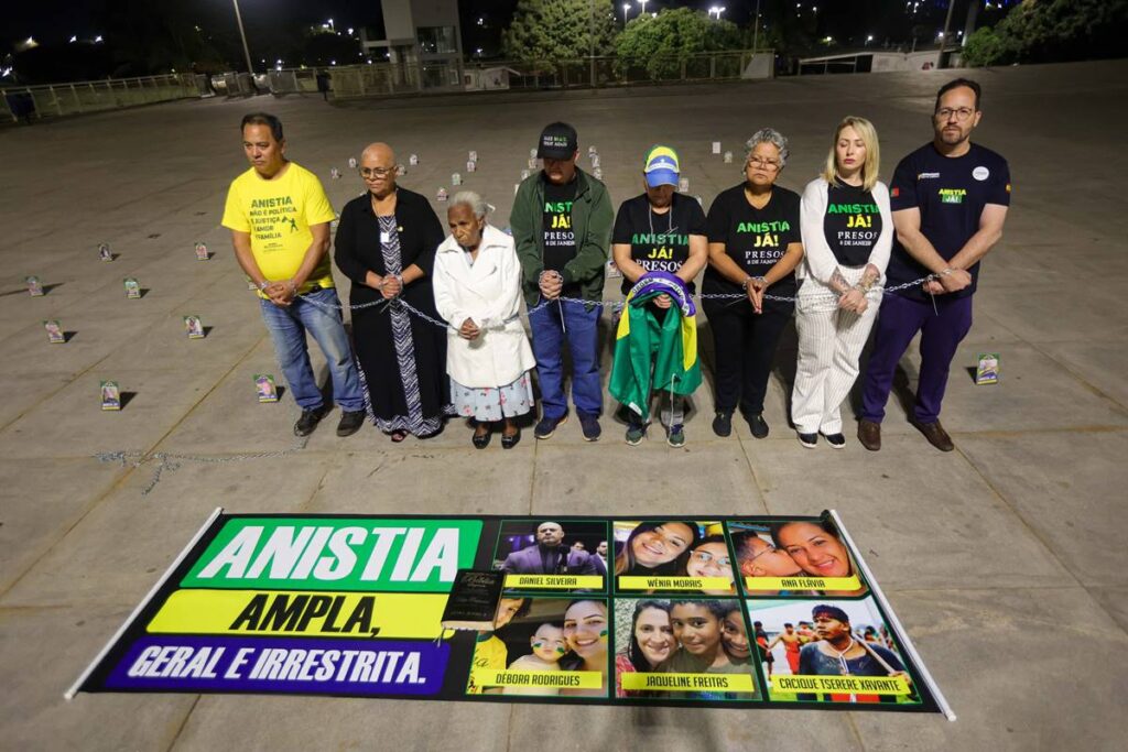 Bolsonaristas Realizam Vigília e Clamam por Anistia a Condenados do 8 de Janeiro Imagem do artigo